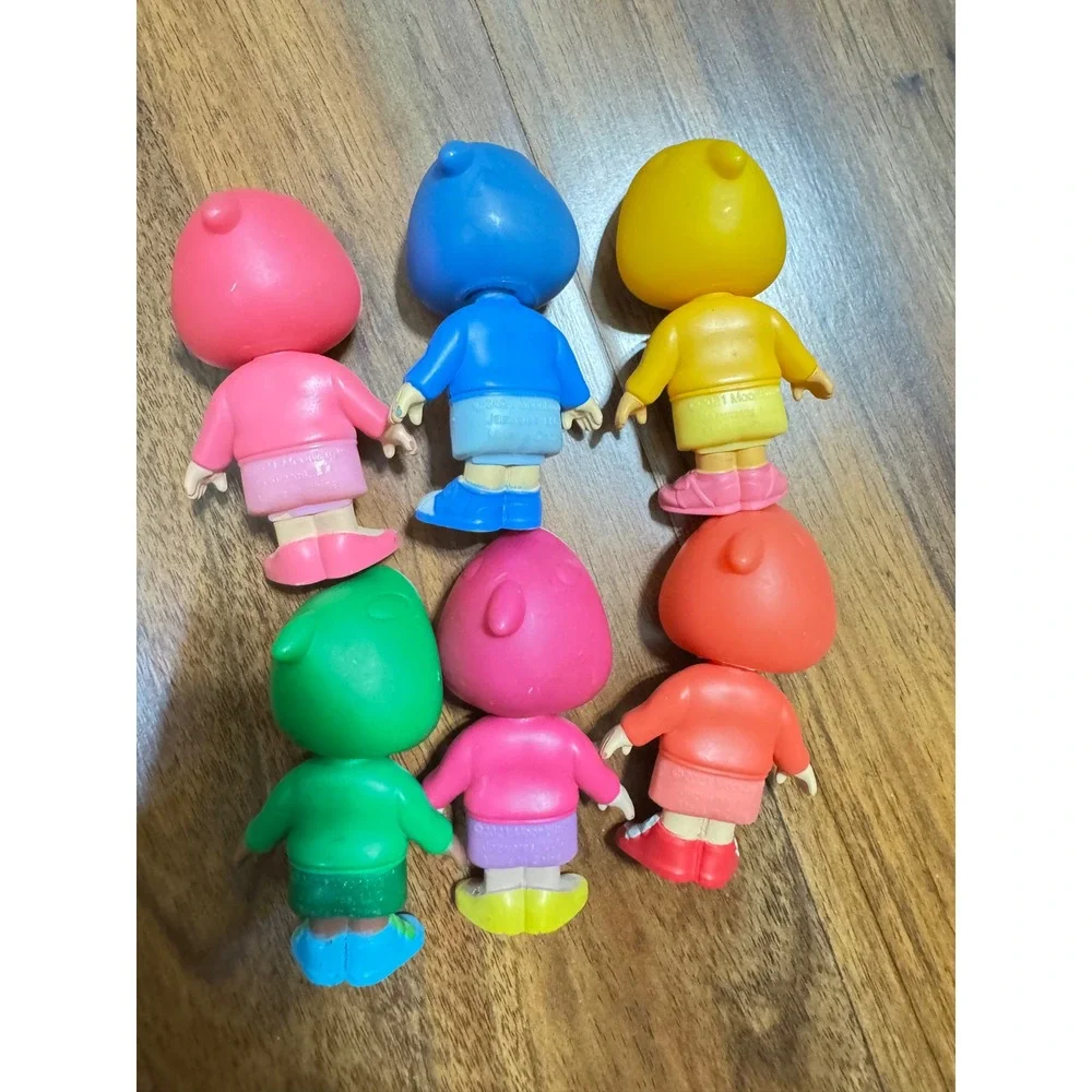 CoComelon Family Friends Shark  Mini‎ Figures 6 pc JJ Cece Nina Cody Stella Nico